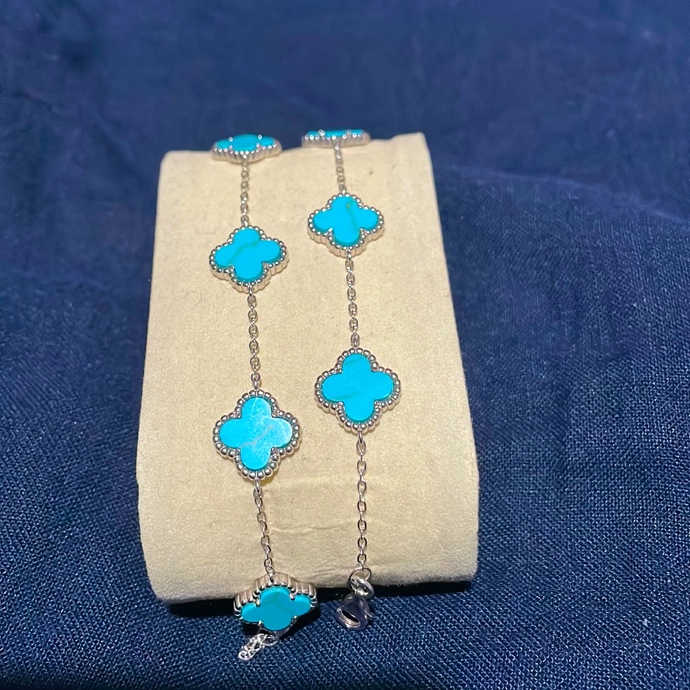 Silver clover bracelet
